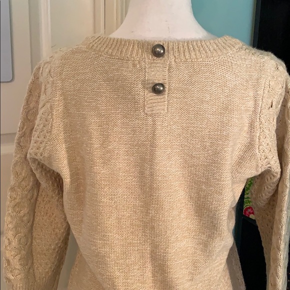 NWT Uber cute sweater with button detail - Picture 3 of 5